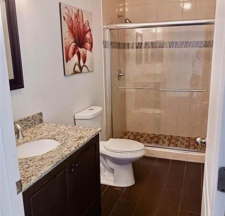 4th image of 323 SW 11th St #323