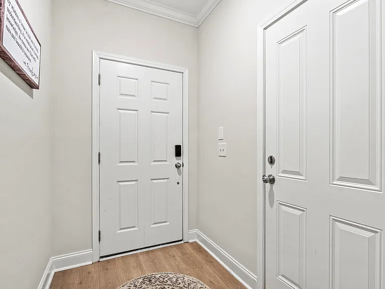 833 Westcott Ln — Photo 2
