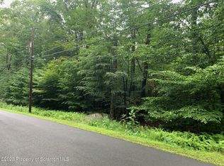 1016G Lyman Ln, Gouldsboro, PA 18424