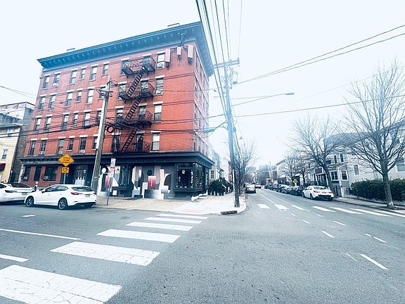 2nd image of 336 4th St APT 4A