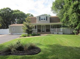 519 Thrift St, Ronkonkoma, NY 11779