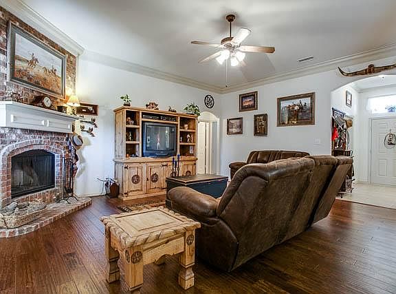 3rd image of 217 Starlight Ln