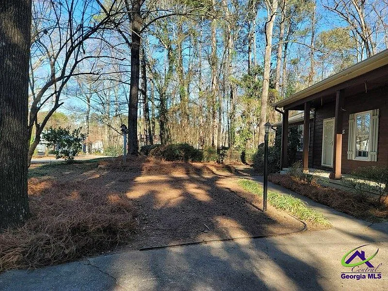 3 bed, 2.0 bath, 1391 sqft, $1,595 — Photo 2