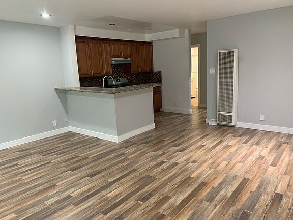 2nd image of 1028 N Mariposa Ave APT 105