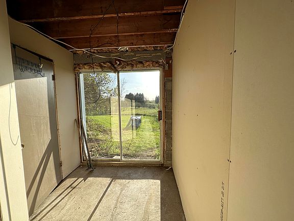 5th image of 9896 Case Rd