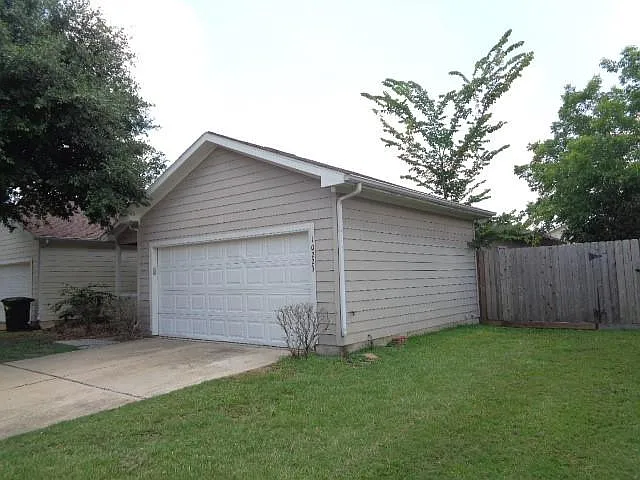 3 bed, 2.0 bath, 1515 sqft, $1,700 — Photo 3
