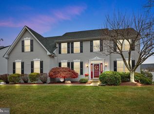 909 Red Coat Farm Dr, Chalfont, PA 18914