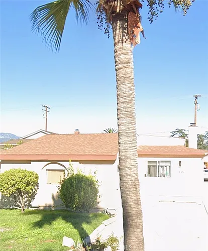 345 E College St Photo 1
