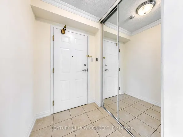 250 Webb Dr #604, Mississauga, ON L5B 3Z4