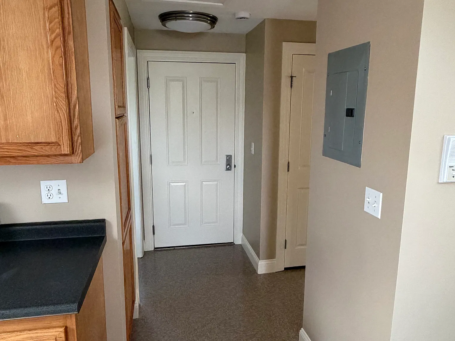 1 bed, 715 sqft, $1,065 — Photo 2
