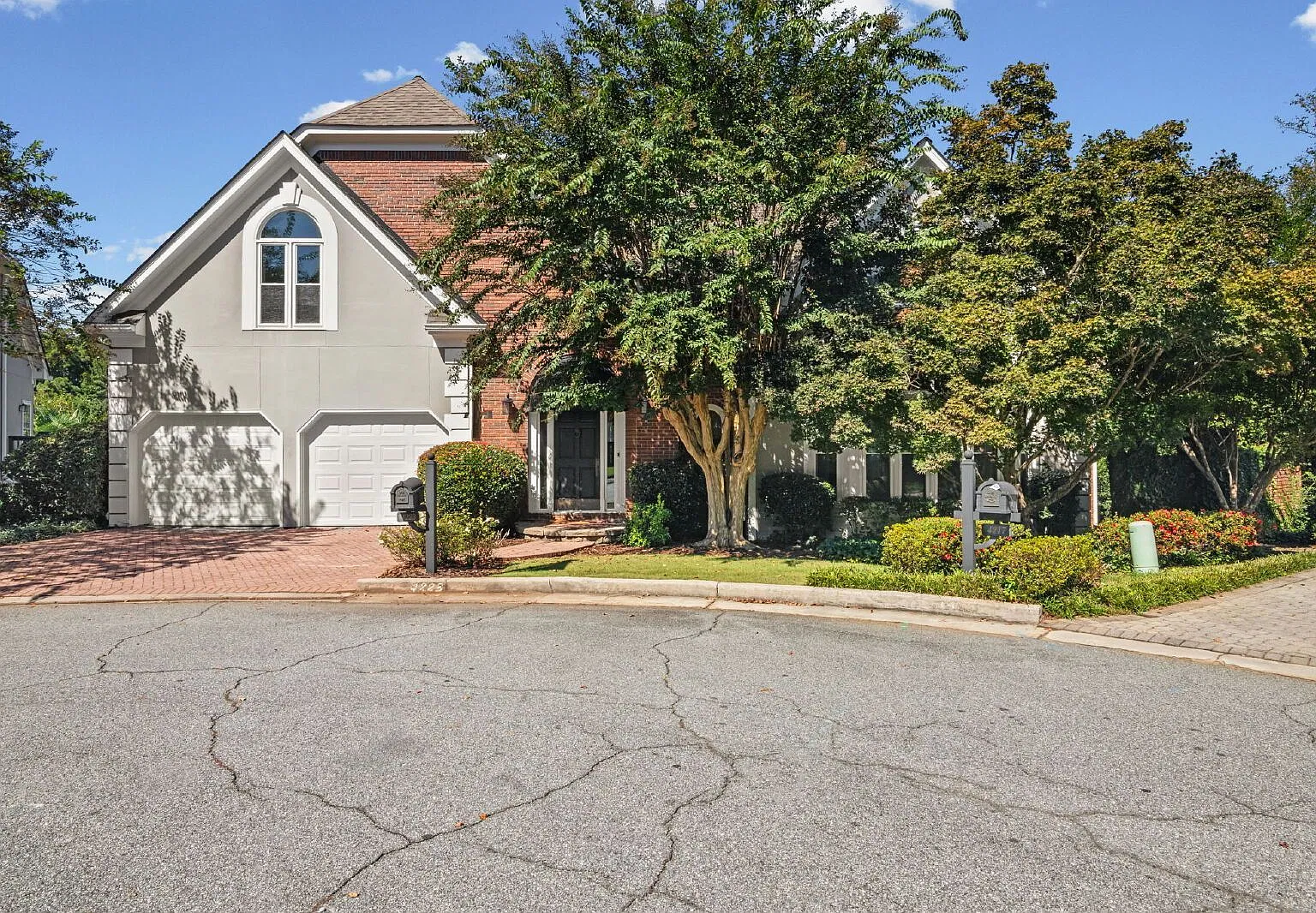 3 bed, 4.5 bath, 5804 sqft, $6,300 — Photo 1