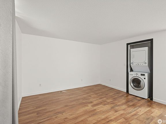 5th image of 18816 Mountain View Dr E
