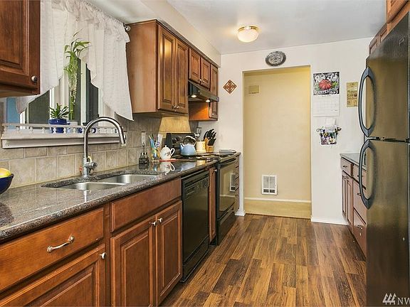 3rd image of 6122 57th Ave NE