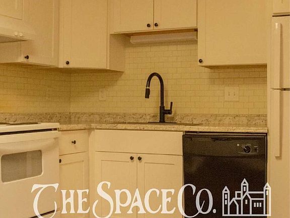 5th image of 300 Crestview Dr APT B