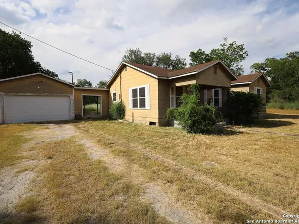 618 W FM 623, Pettus 78146