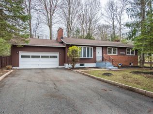 2 Valleyfield Rd, Newton, NJ 07860