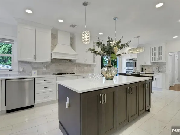 281 W Englewood Ave, Teaneck, NJ 07666
