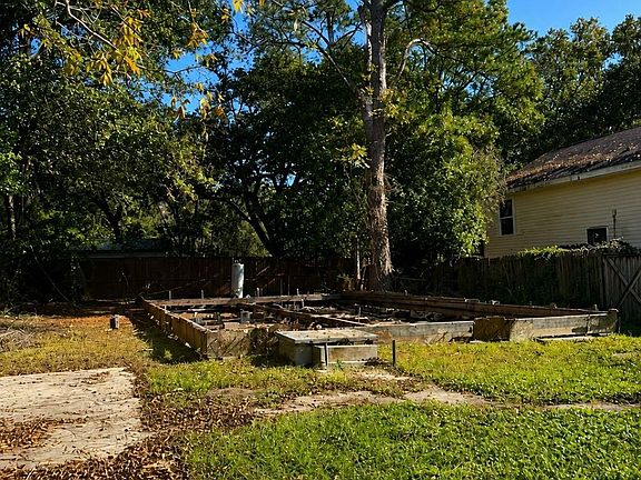 3rd image of 2914 Harris Ave