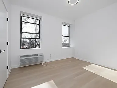 Oasis Apartments — Photo 31