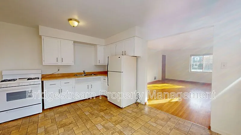 1 bed, 1.0 bath, $725 — Photo 3