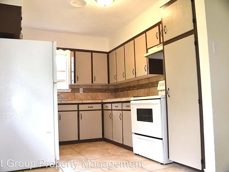 1618 Harley Dr — Photo 4