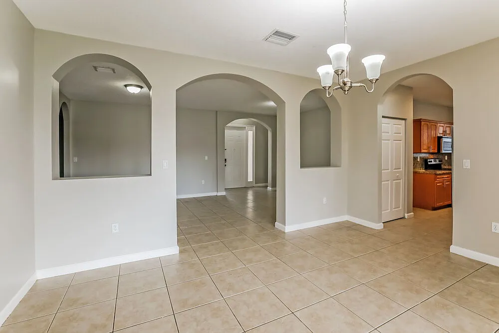 4 bed, 2.5 bath, 2468 sqft, $3,780 — Photo 4