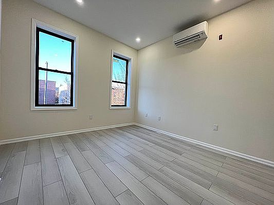 1st image of 698 Hancock St APT 1R