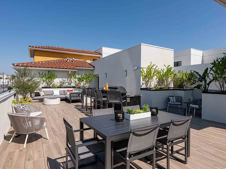 Montecito Lofts — Photo 7