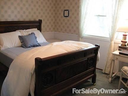 5th image of 1046 Keats Cir