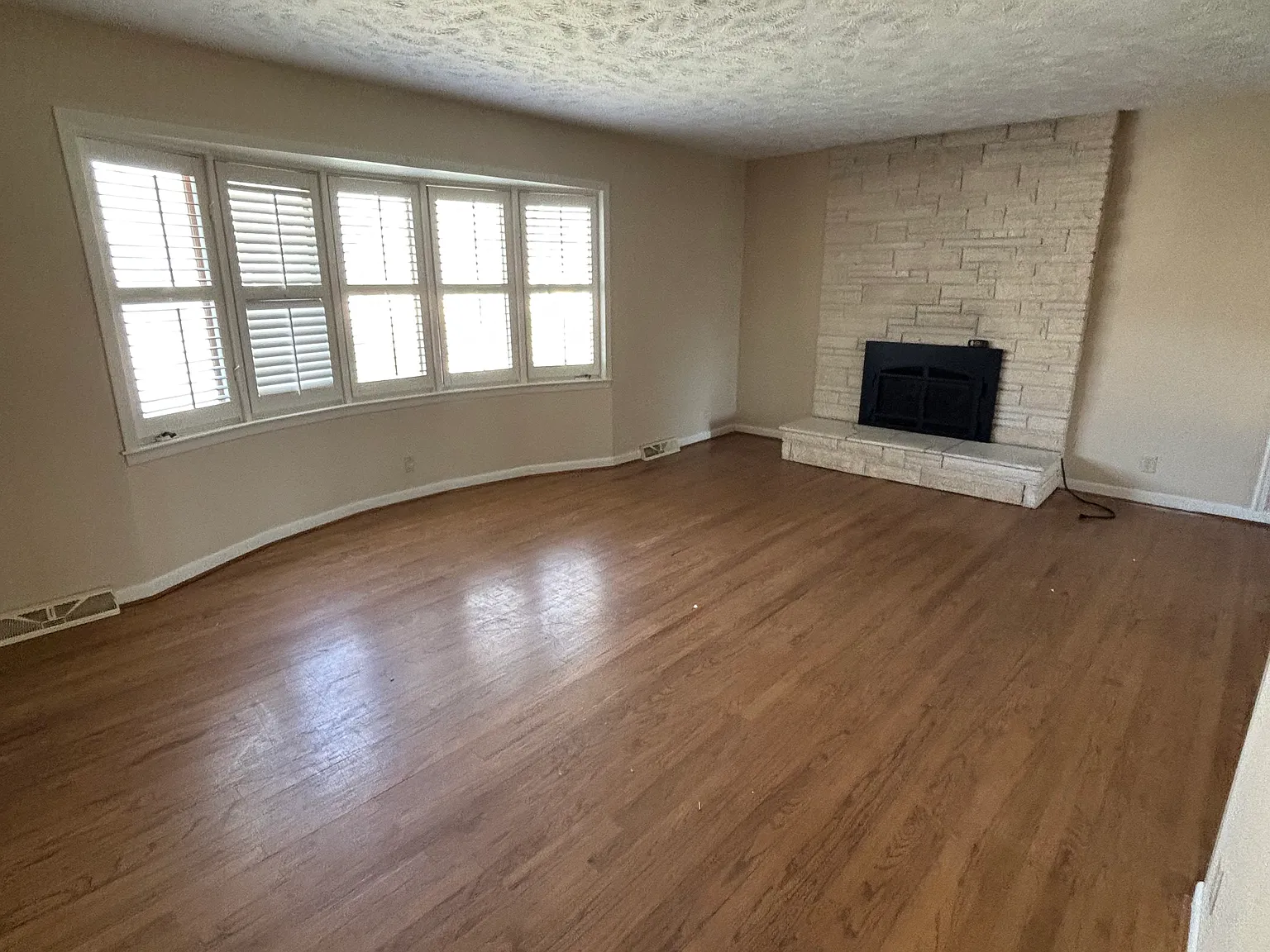 3 bed, 2239 sqft, $2,250 — Photo 4