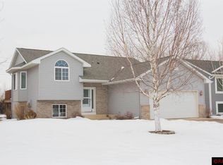 112 Gambrelle Ct, Mankato, MN 56001