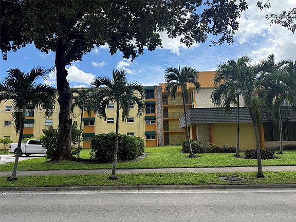 3rd image of 606 W 81st St APT 405