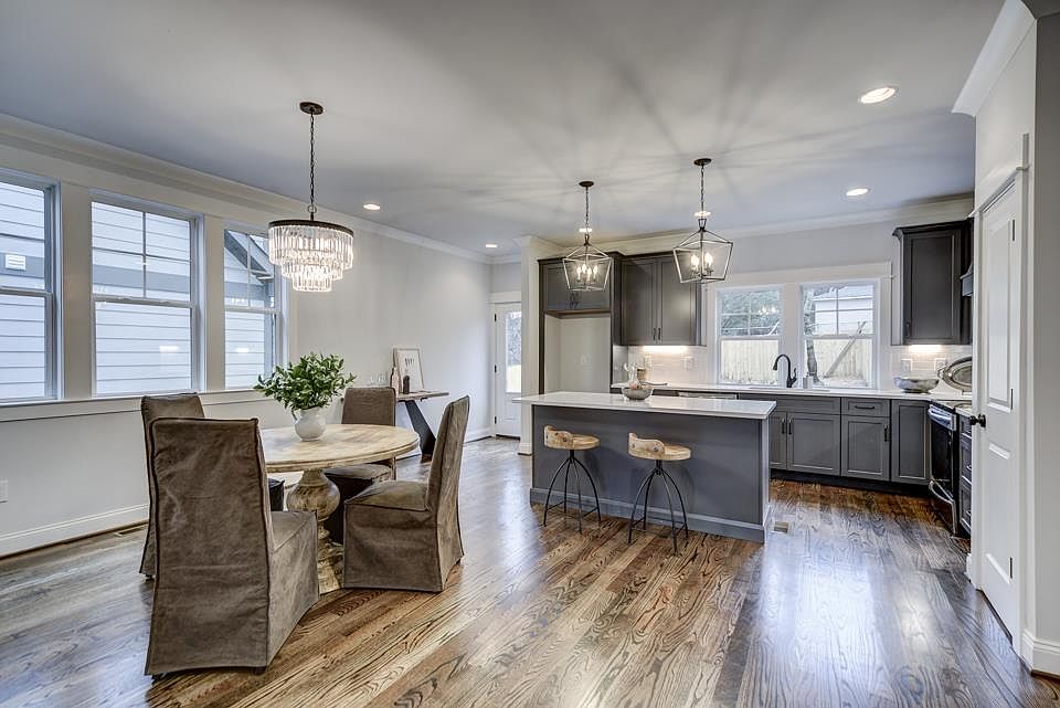 1st image of 304 Queen Ave