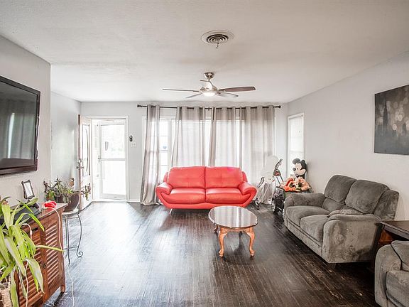 3rd image of 514 Lakeside Dr
