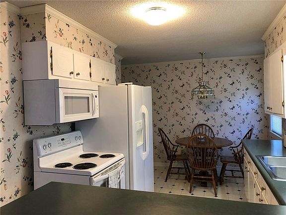 3rd image of 1033 Rainey St