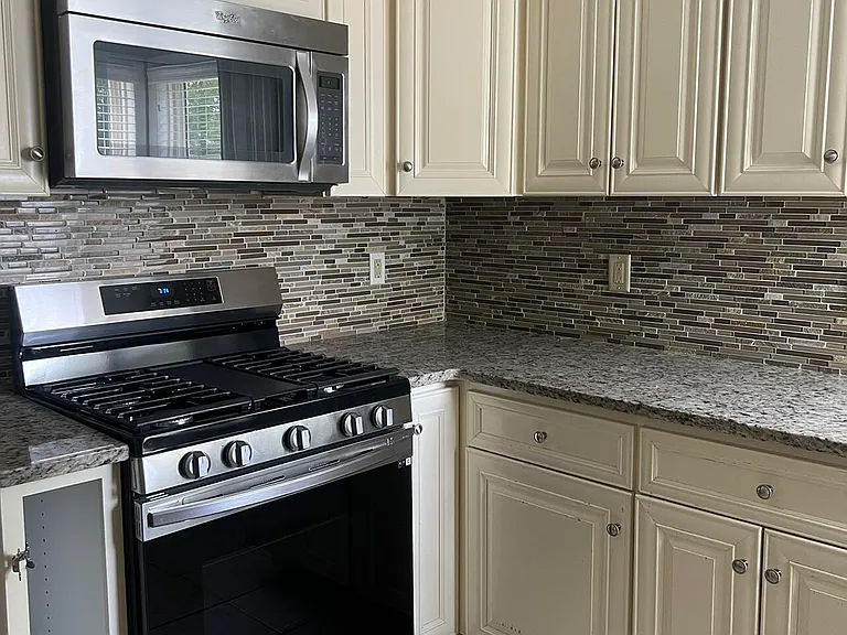 11 Barbara Ln — Photo 2