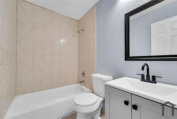 2360 NW 6th Ct — Photo 6