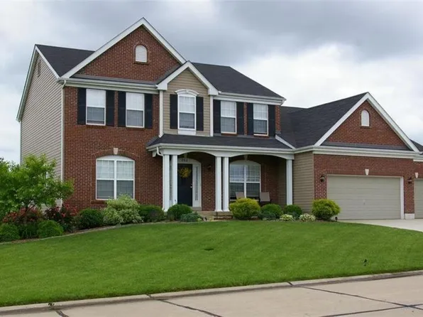 262 Three Cedars Dr, Lake Saint Louis, MO 63367