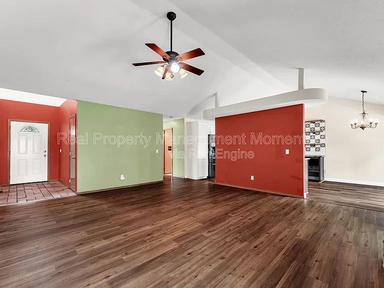 1111 W Poplar — Photo 9