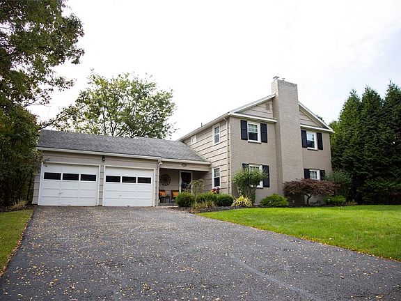 3rd image of 11 Lennox Dr