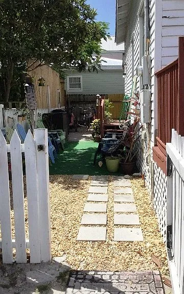 210 Angela St — Photo 4