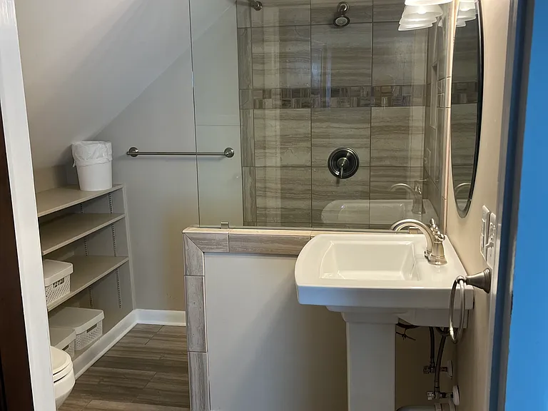 1009 Fairwin Ave — Photo 2