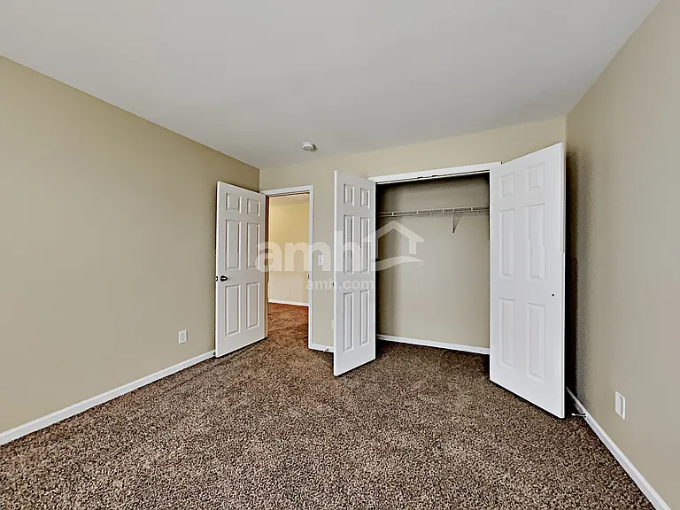 1048 Oakhall Dr — Photo 13