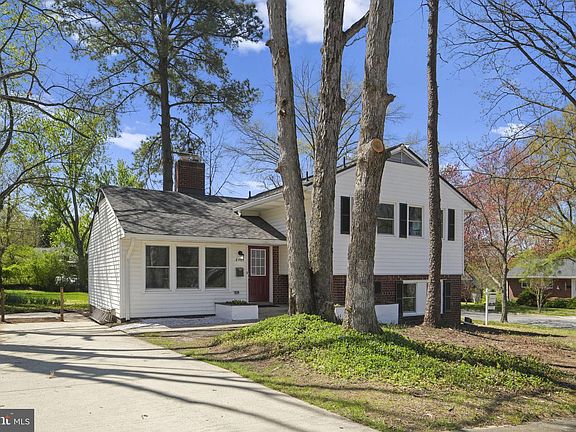3rd image of 8405 Ravenswood Rd