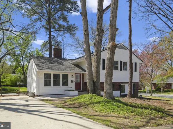 8405 Ravenswood Rd, Hyattsville, MD 20784