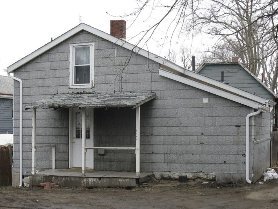 1st image of 549 E 7th St