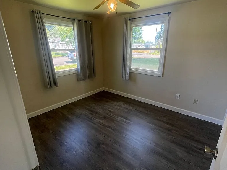 1050 Hiatt St — Photo 17