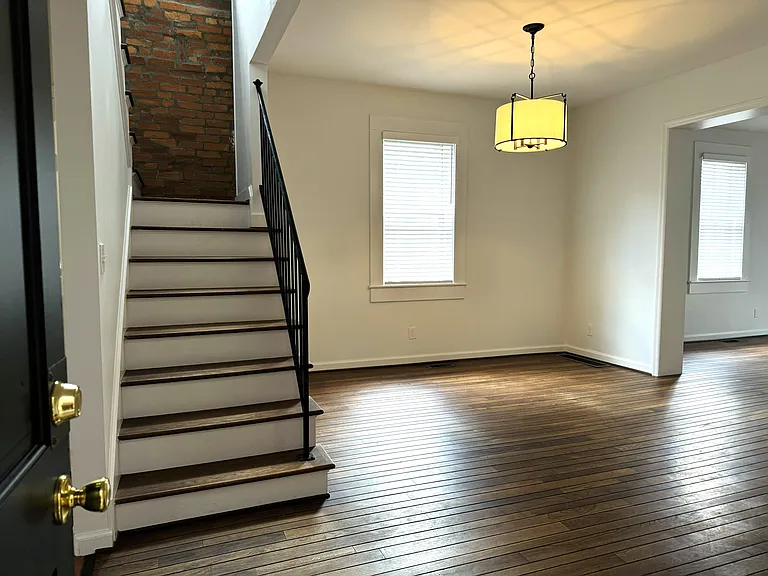 561 S 5th St — Photo 4