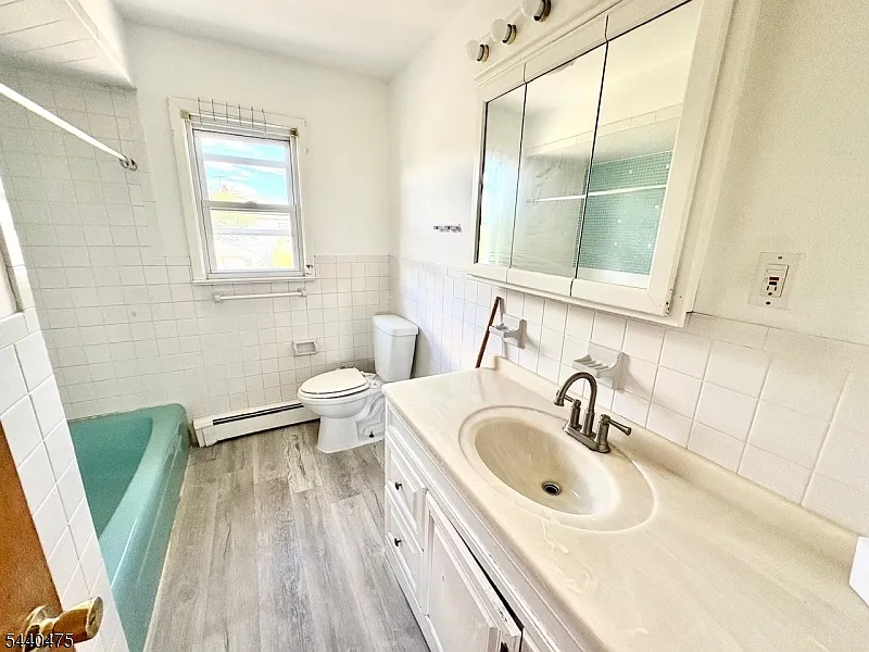 2 bed, 1.0 bath, $2,400 — Photo 3