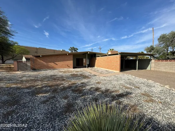 8724 E Lancaster Rd, Tucson, AZ 85715